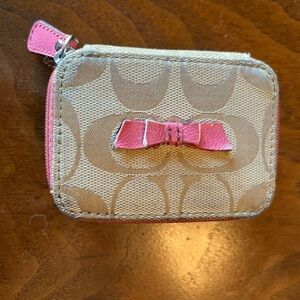 Coach tan/pink trim Signature Print pouch!Great 4 carrying sanitizer chapstick!